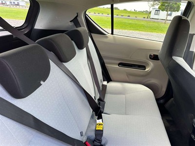 2013 Toyota AQUA - Thumbnail