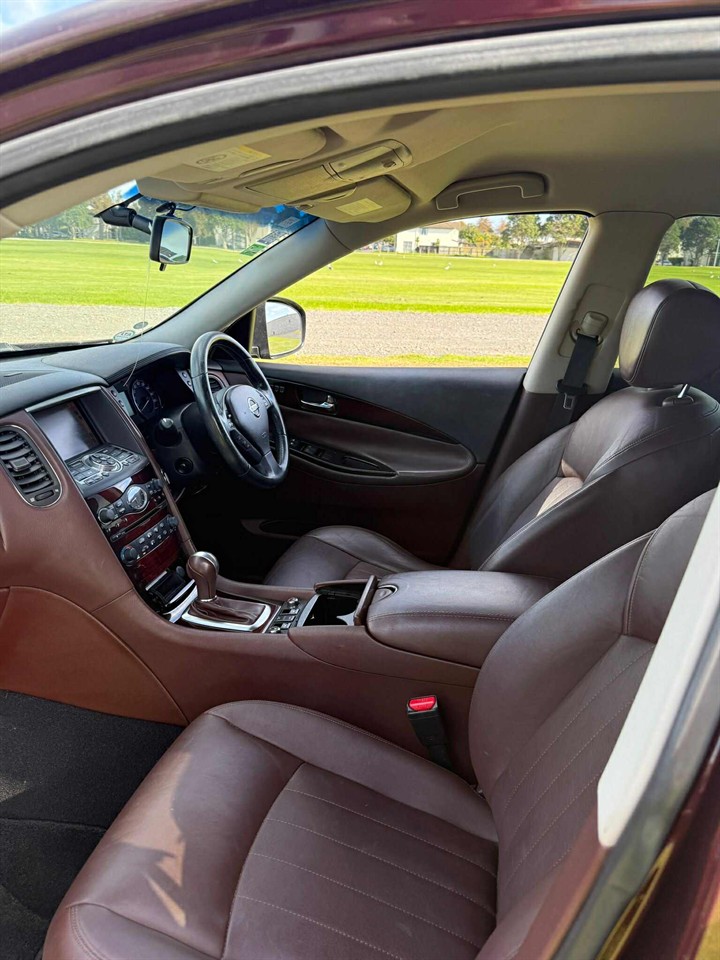 2013 Nissan SKYLINE